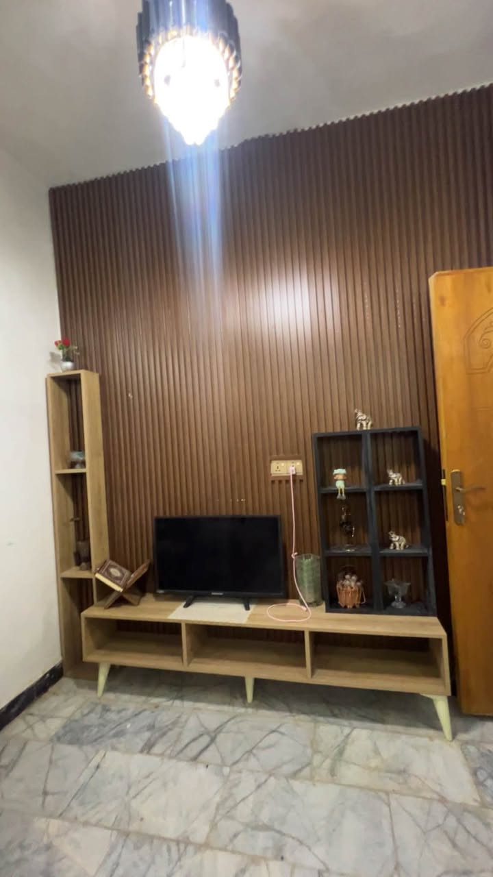 ميز مع رفوف مابي اي ضرر سعر ٦٥ وبي مال ***********
