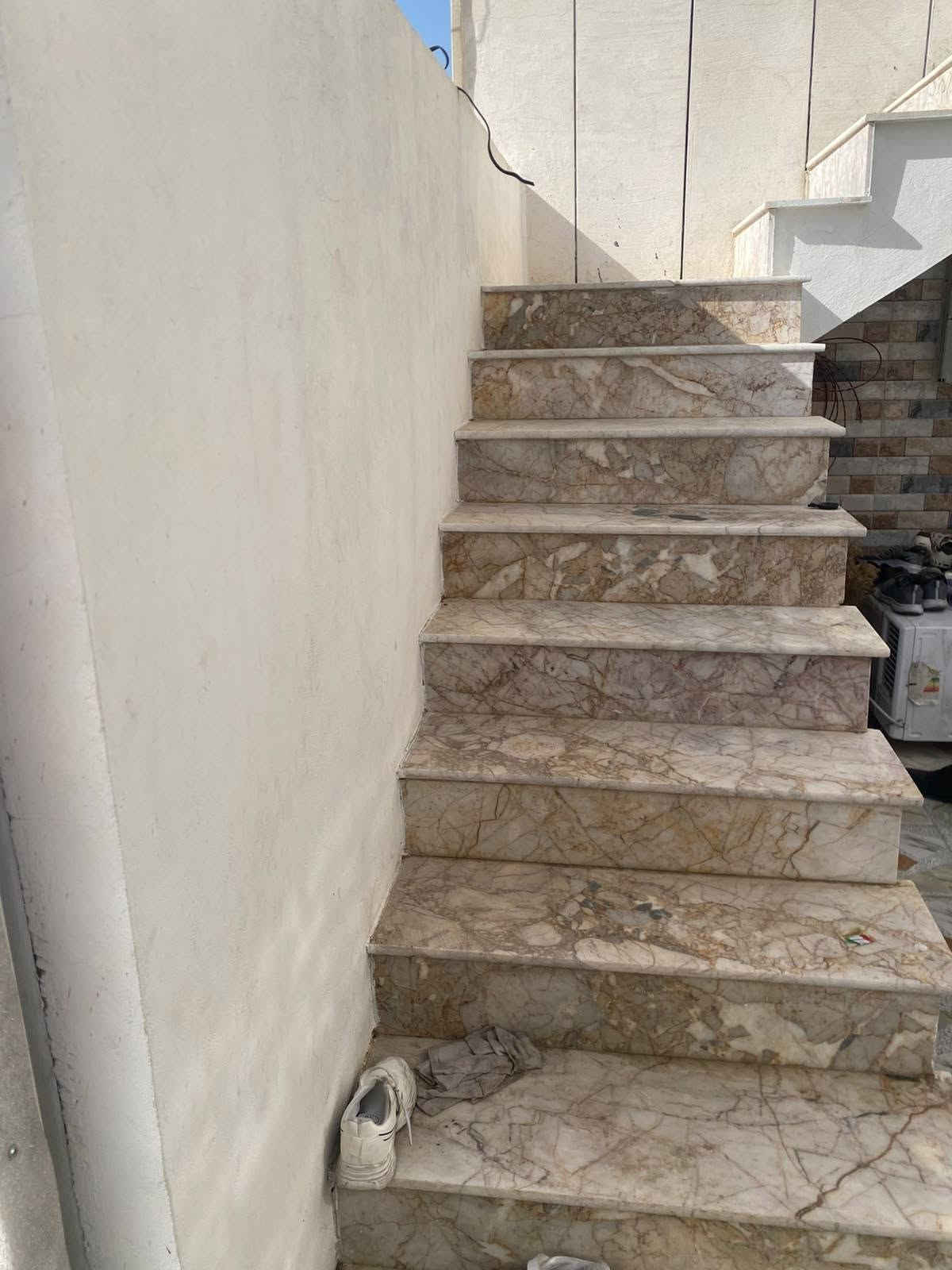 بيت للبيع ١٠٥ متر
واجهة ٦.٦٠ 
الشعلة/شارع الغربي/كاع سكلة حيدر التميمي سند 25 زراعي
طابق الاول كامل (استقبال-صالة-غرفة-مطبخ-ترك)
الطابق الثاني(غرفة كبيرة-سطح)
للتواصل *********** اتصال أو واتساب
