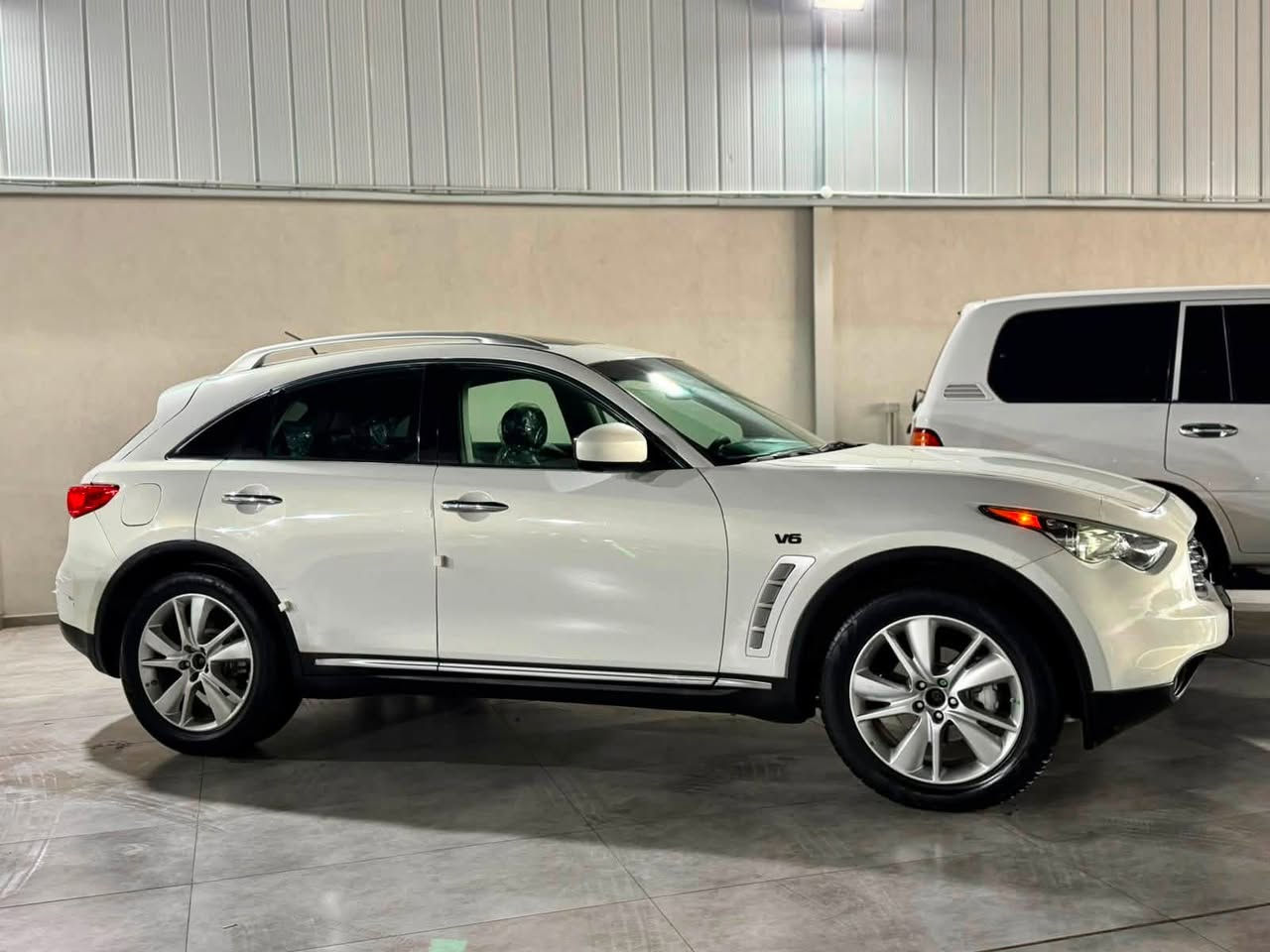 ﷽
‏INFINITI FX35 2009
أنفنيتي FX35 موديل 2009
فول مواصفات
--------------------------------------
مكان🌆:سليماني                    سعر💵: 93$
تليفون☎️: ***********
***********
--------------------------------------
محريك V6 سته سلندر
گير و محريك بشرط مامفتوح
بدون صوت بدون صرف بدون خلل بشرط فحص
ماشيه 170 الف كيلومتر
--------------------------------------
سيارة بها قطعه صبغ بشرط بدون دواخل 
--------------------------------------
مواصفات
{{ بصمة - سلايت - ستيرن كهربا  - شاشة - كشنات جلد - كشنات تتفيئة و تبريد - كشنات كهربا - فورميكا - تبريد مركزي- كشن خزن - ٤ كاميرا - بلاجكتور - ڤوليوم - تحديد سورعة - بعد }}
--------------------------------------
أربع تاير و ويل جديد سيارة جديد بدون مصروف
سيارة شرط بدون اى نواقص گير و موحريك و حدادي و كاهرباى كله بشرط
سبير ما نزله
سنوية و رقم جديد سنوي بأسمي تحويل غرامة بشرط
--------------------------------------
كوردي
﷽
‏ INFINITI FX35 2009
ئينفنيتي مؤديل 2009فول مواسفات
---------------------------------------
شوين🌆: سليمانى                    سعر💵: 93$
مؤبايل☎️: ***********
***********
---------------------------------------
مه كينه V6 شه ش بستؤن
گير و مه كينه ى به شه رت نه كراوه ته وه
سه وت و سه رف و خه له لى نييه به شه رت
 170 هه زار كيلؤمه تر رؤيشتوه
---------------------------------------
يه ك بارچه ي بوياخه  بي ناو گرتن 
---------------------------------------
مواسفات
{{ به سمه - سلايت - شاشه - ٤ كاميرا - كوشن خه زن - - كوشن جلد - كوشن هيته ر و تبريد- دوو كوشن كاره با - فؤرميكا - ته بريد مه ركه زى - بلاجكتؤر - تحديد سورعه - زؤر مواسفاتى تر }}
---------------------------------------
چوار تايه ويلى لؤكى بؤ به ستراوه
كامل سيرڤزى بؤ كراوه و يه ك دينار مه سروفى نييه
سه نه وى و ره قه م وهه زه ى تازه يه به ناوى خؤمه وه يه
سبيري دانه به زيوه 
{{ گير و مه كينه و كاره باى و هه موو گيانى به شه رت }}
---------------------------------------
