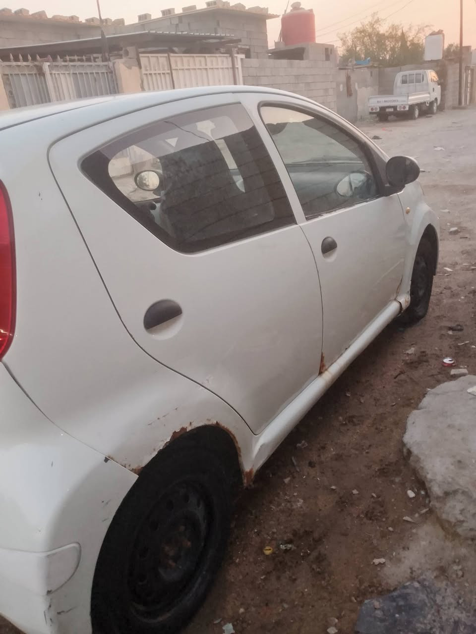 سلام عليكم بي يوادي مديل 11 كير عادي مكينه بيه كزكيت    سياره كفاله من ضربه وصبغ بلاديه الباقي كله جاهزه تحويل سياره رقم الماني مثنئ سنويه عاج منتهيه مكاني البصره مرواس تراهم حسب لقناعه سعر 15 مكاني البصره اتصل وتساب ***********
