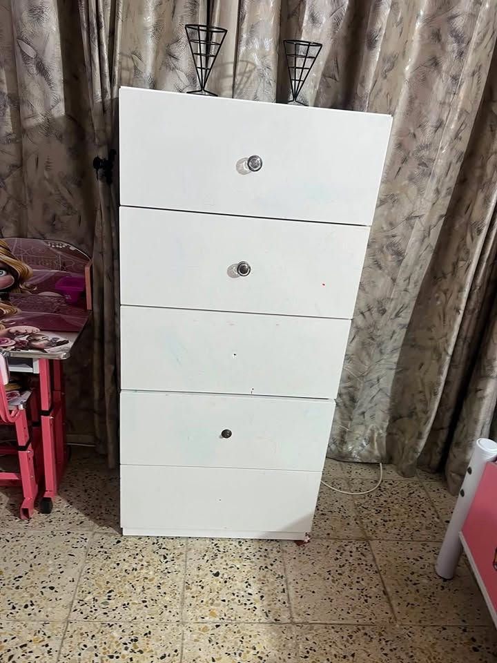 غرفة نوم للبيع سعرها 700الف وبيها مجال المكان الرمادي 
للتواصل/***********
