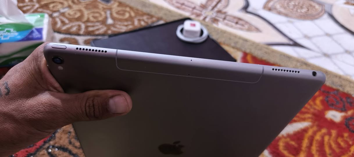 ايباد برو 12.9 • ٢٥٦ • بطارية ٨٩%