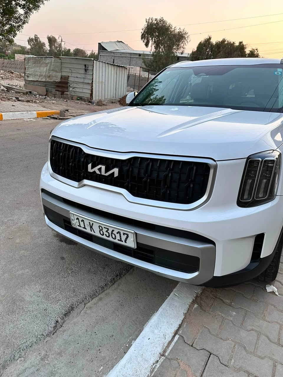 للبيع كيا تيلورايد Kia Telluride 2023 🚘  
الفئة: EX فول مواصفات - وارد امريكي  
السعر: اتصل وبيها مجال بسيط للشراي  
المكان: - بغداد | رقم بغداد باسمي وتحويل فوري

المواصفات:
 •  المحرك: 6 سلندر
 •  الممشى: 58,000 كم فقط
 •  الداخل: جلد فخم
 •  المقاعد: تدفئة + تبريد
 •  تحكمات كاملة@إشارة: ستيرن، شاشة، كروز
 •  فتحة سقف بانوراما
 •  مرايا شفط + شارة بالمراية
 •  بصمة + تشغيل عن بعد + حساسات + كاميرا

الحالة:  
نظيفة جداً - حادثها بارد فقط بدون اي قطرة صبغ  
مكفولة من كلشي ومكفولة فحص

للاستفسار: ***********
