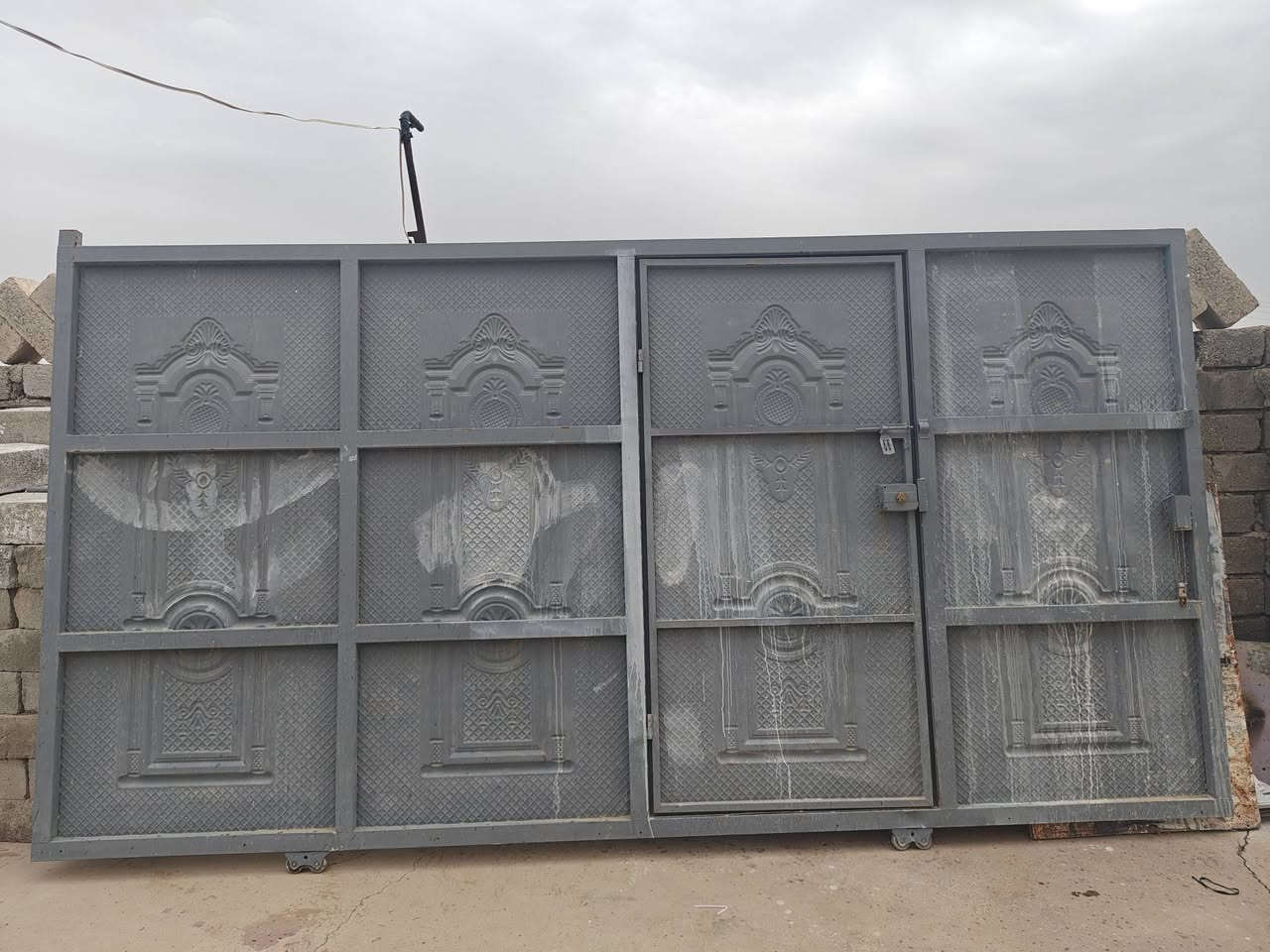 باب اسلايت حديد قوي كلش فول نظيف اخو الجديد،  طول 4 متر سعره 300 الف وبي مجال بسيط / للأستفسار اتصل / ***********
