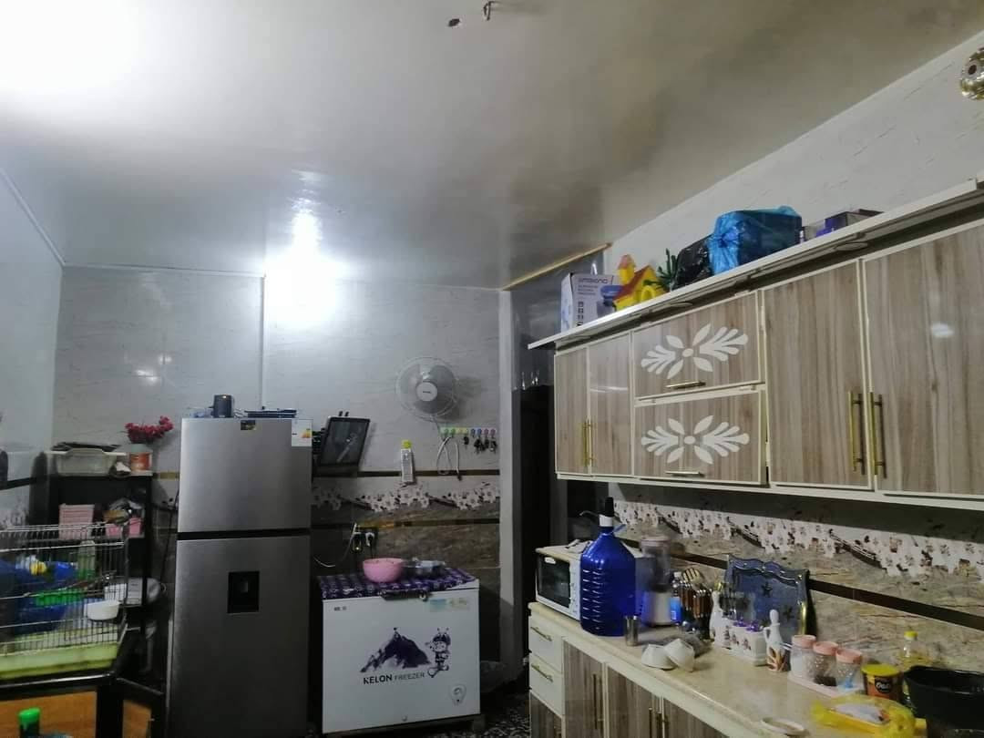 السلام عليكم الدار للبيع او للمراوس
المكان الدورة مقابل شارع ابو طيارة 
شارع نسائم النخيل بالوسط 
زراعي سند 25
من المناطق  المشمولة بقرار التطويب 
نقص الواجهة فقط 
كلشي قريب يمك مخضر اسواق افران 
حتى مستشفى 
المساحة 100 م
الواجهة 7.25 النزال 14 
يحتوي على 4 غرف نوم
مطبخ وحولي واستقبال 
وحمامات عدد 2 وتواليت خارجي 
عرض الشارع 10 م 
الدار بدون دلالية 
العقار باسمنا 
السعر على الخاص 
للاستفسار الاتصال على *********** واتساب

***********

