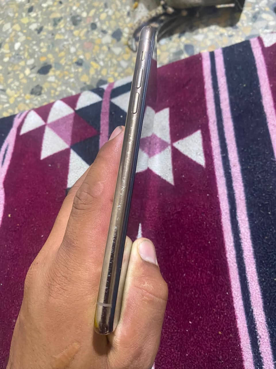 سلام وعليكم ايفون ١١برو ماكس مبدل شاشه وسط لا اكلك اصليه ولا اكلك عاديه لا شاشه وصط تلث خيارت كامرات الخلفيه اتوقفن باخر تحديث ذاكرا ٢٥٦ بطاريه ٧٣ باقي جهاز كله مكفول اما نضافه كدام عينك للستفسار اكثر اتصل ودلل *********** مكاني بغداد حي جهاد

