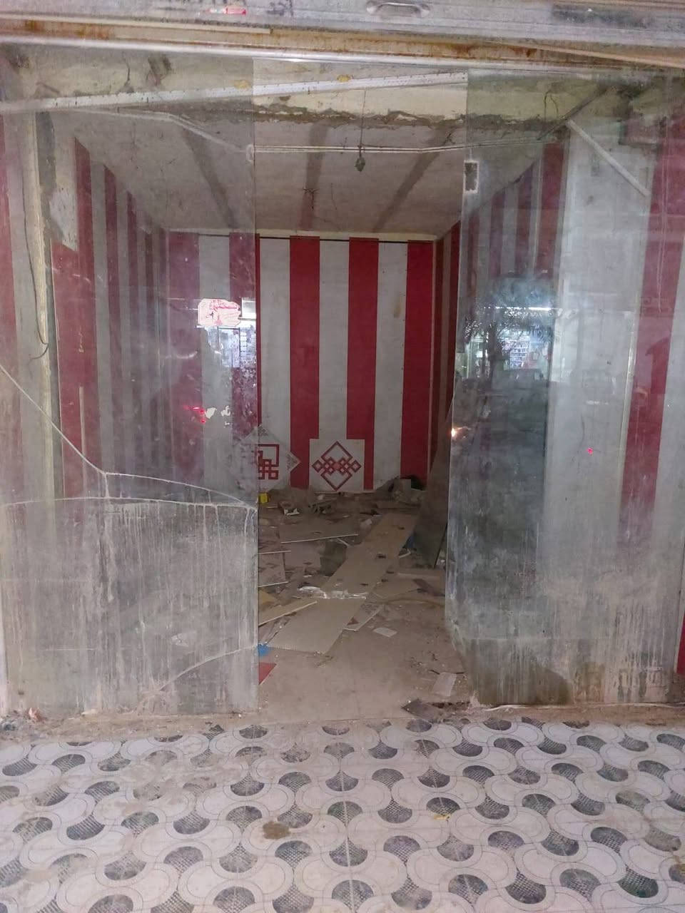 باب جام خانه للبيع العدد 2 وبنكات سقف النانوي العدد 2للبيع باب سلايت للبيع العنوان القطاع 28 بل سوك السادين انا مكلف بالنشر الشراي اتصل  ***********
