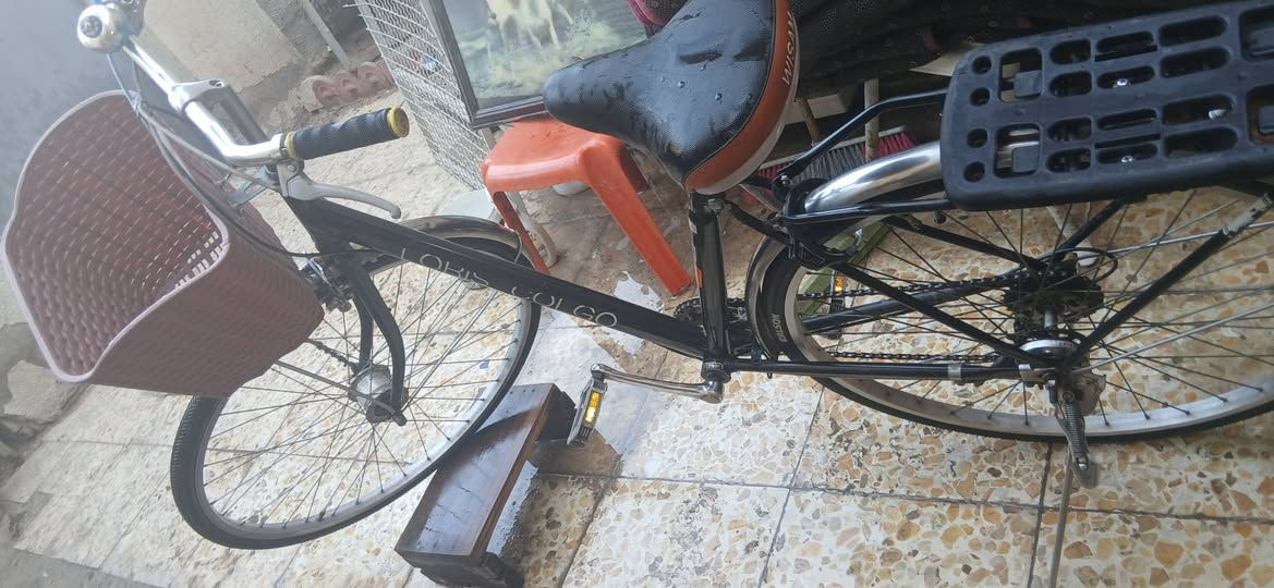 السلام عليكم 
بايسكل بناتي نضيف ويخبل البيسكل ياباني أمن امه نضيف كلش تايرات جدد كير وحساس وقفل خلفي كله شغال وكالة البيسكل جاهز ما عوزه شي عدا الصينيه يحتاج صينيه فقط بايسكل نضيف وجديد ومختم السعر 100 وبي مجال للطيبين وحك الجيه عنواني بغداد البياع الشرطة الخامسة للاستفسار راسلني خاص وهاذ الرقم هم *********** .
