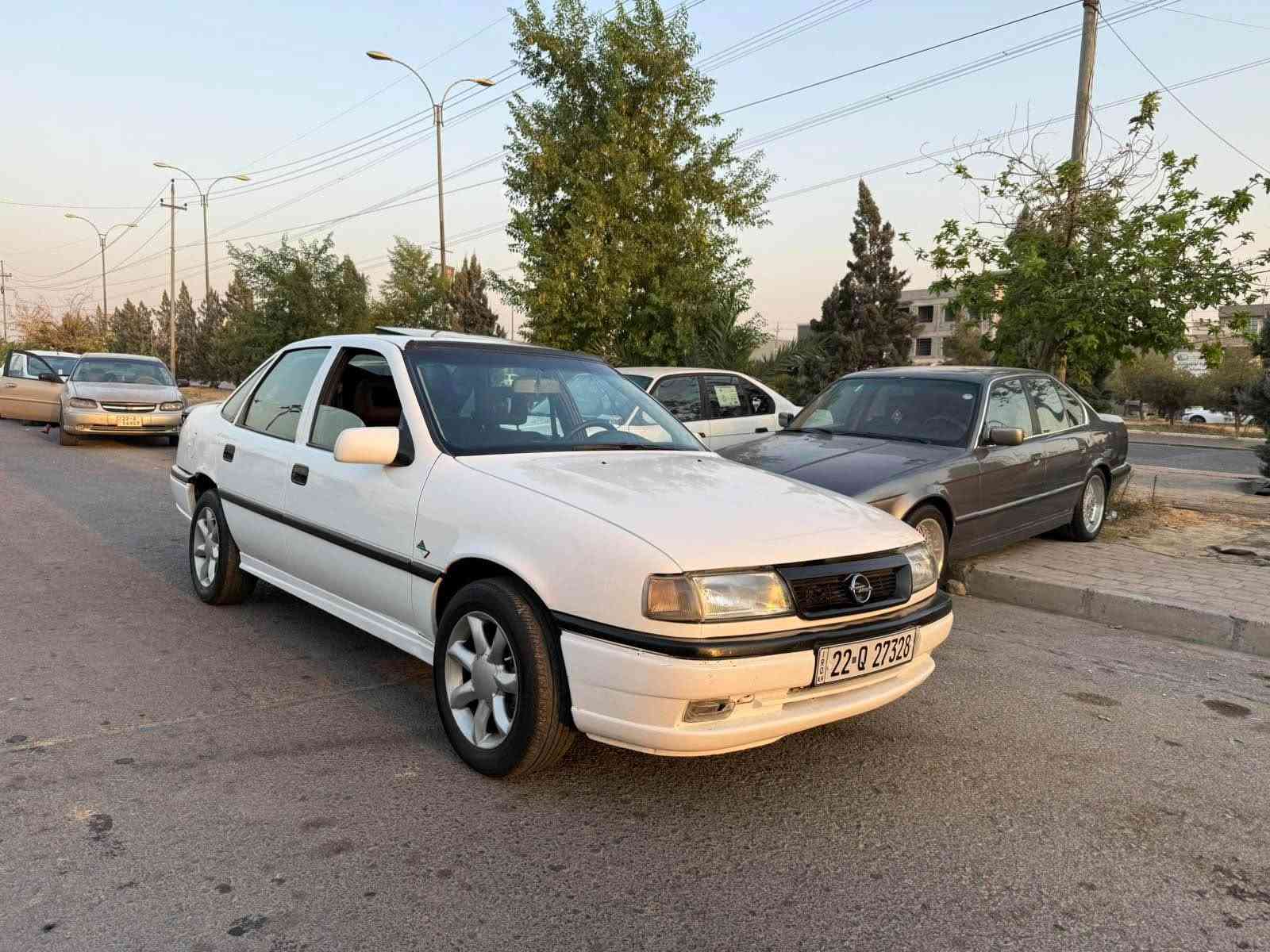 ڤیکترا ١٩٩٥
تەکسی بوە کرایتە خسوسی
گێر و مەکینەی بە شەرت 
مەکینە سەنی
رەقەم و سەنەوی نوێییە
لێدرانی نییە 
یەک دینار مەسرەفی نییە 
سعری ٤٧ وەرەقە و مەجال 
لە هەولێرم 

*********** أربيل, العراق

