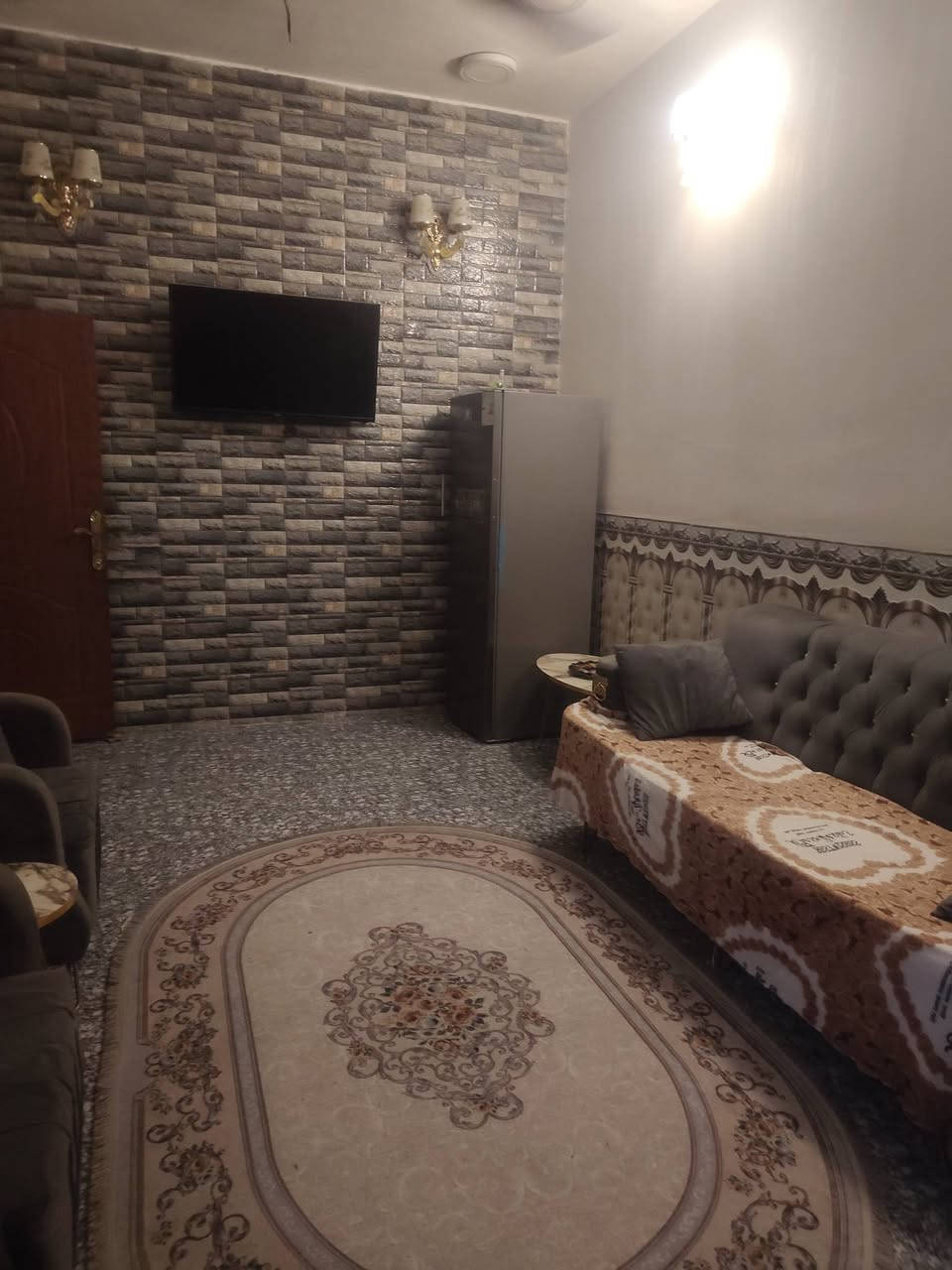 بيت معروض للبيع طابو صرف في حي الزهراء 100 متر الواجهه 5 النزال 20 طابقين يحتوي الطابق الاول على غرفه نوم وصاله ومطبخ وبراني ويحتوي الطابق الثاني على غرفه نوم وصالح للاستفسار والاتصال على هذا الرقم  ***********
