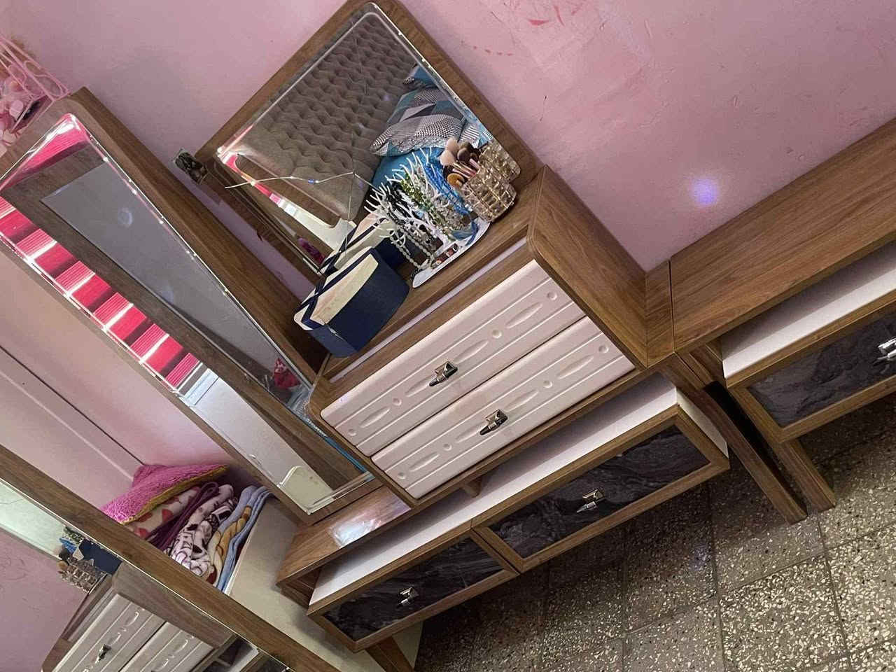 السلام عليكم
للبيع غرفه تركيه جاهزة وحلوة واخشابه نظيفه
السعر ٧٥٠ وبيها مجال تفاصيل أكثر ااتصل. مكانه العبيدي 
***********
***********.
