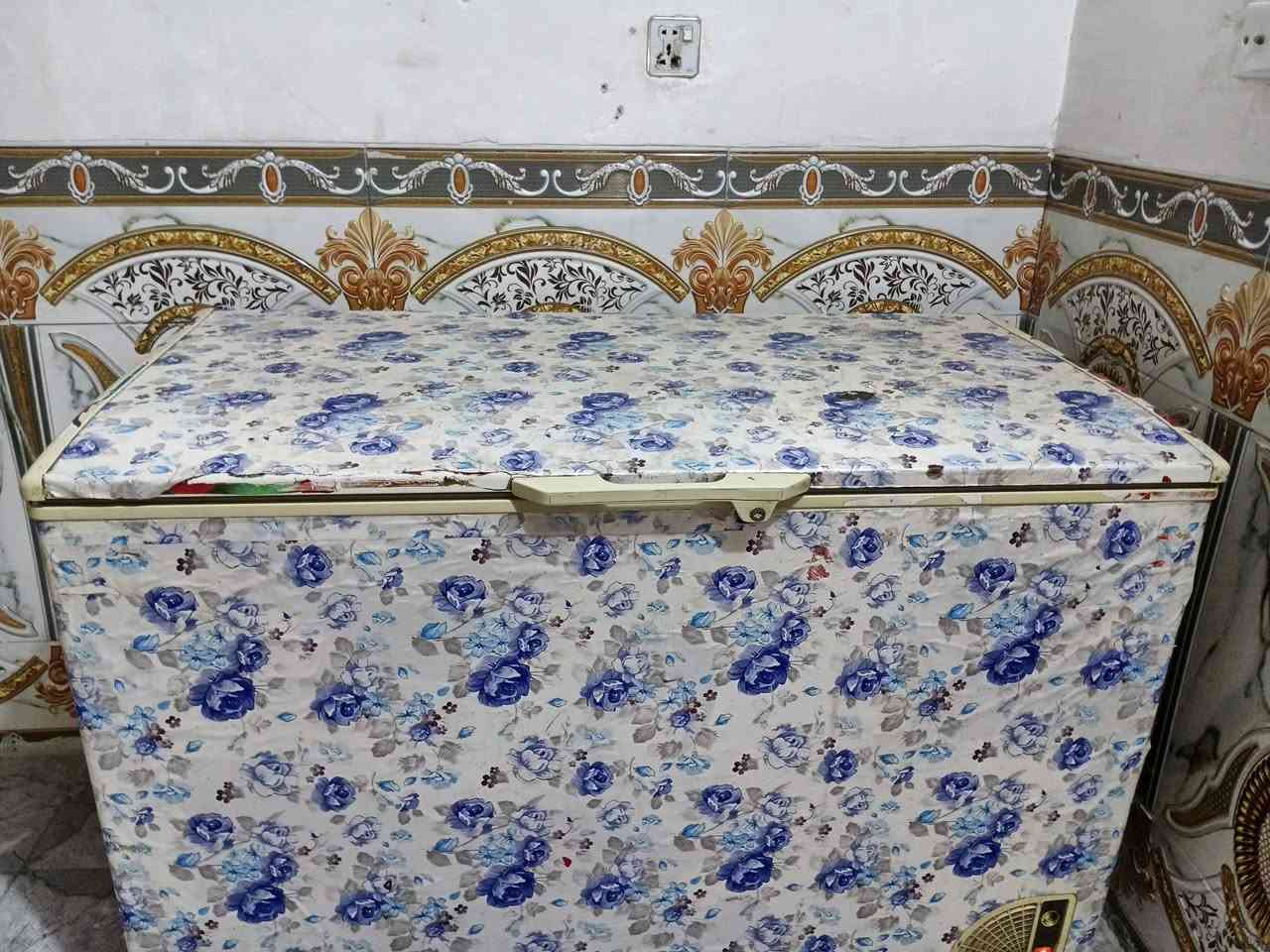 مجمده للبيع حجم كبير السعر175وبيه مجال قليل الشراي يتصل مكاني اللطيفيه***********
