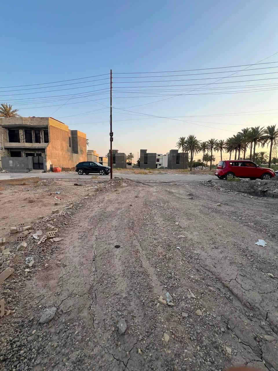 السلام عليكم 
عندي قطعتين داخل مجمع سكني ارض مساحه الواحده ١٠٠
رقم القطع ٩/١٠
واجه القطعه تصير ١٣
تريد وحده تريدهن ثنيهن 
المنطقه كامله الخدمات كهرباء ماء تبليط 
زراعي سند 25
العنوان الدوره هور رجب شارع البدخيل (مجمع المستقبل) بناء مفتوح وبيه سكن 
رقم/***********
