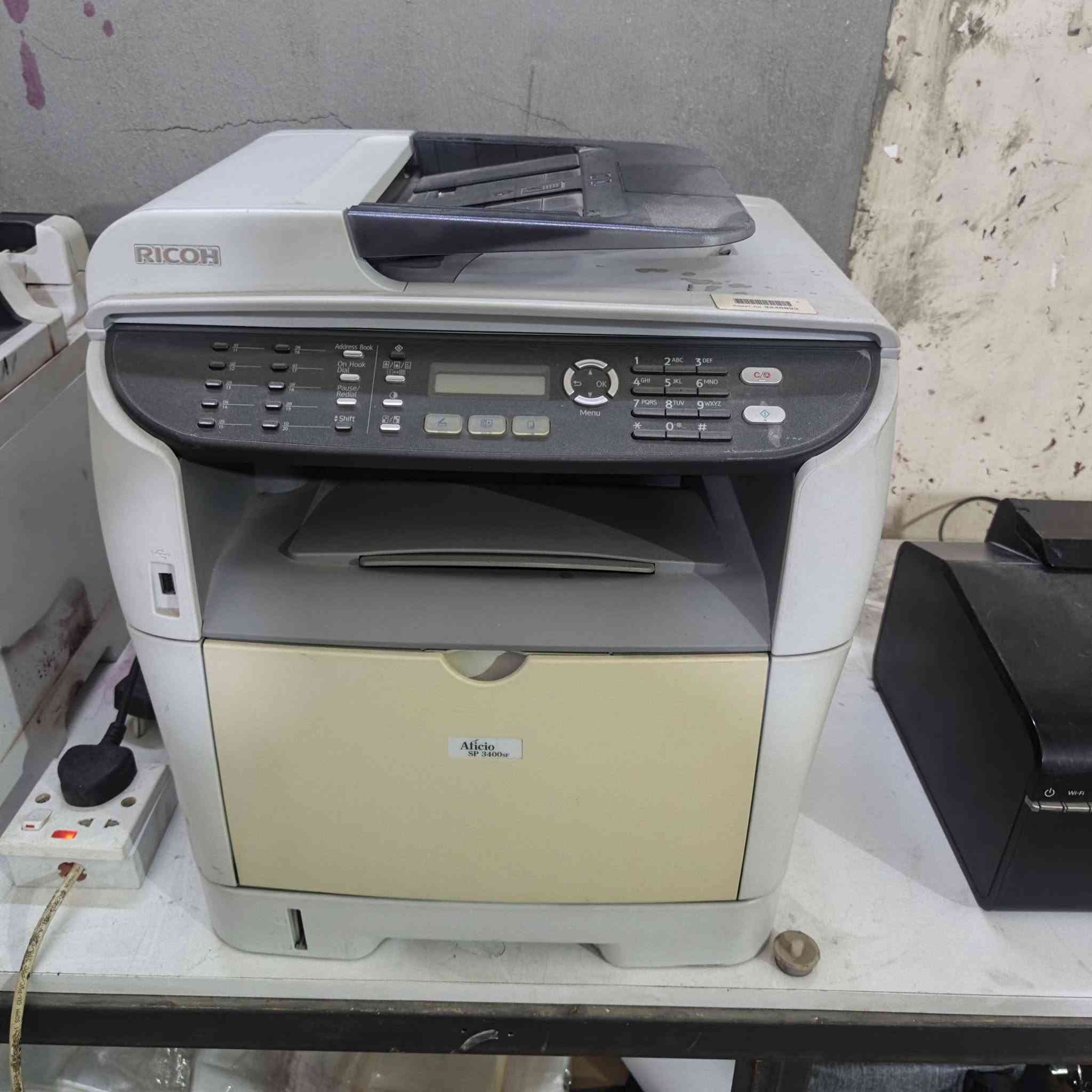 السلام عليكم
طابعة ابسون l805 شغاله 250 الف
طابعة ابسون 5710 عطل بالاسكنر 250 الف
طابعة ريكو اسود شغاله 150 الف 
مكبس اكواب خماسي نضيف جدا استخدام قليل 350 الف 
للاستفسار *********** وتساب
