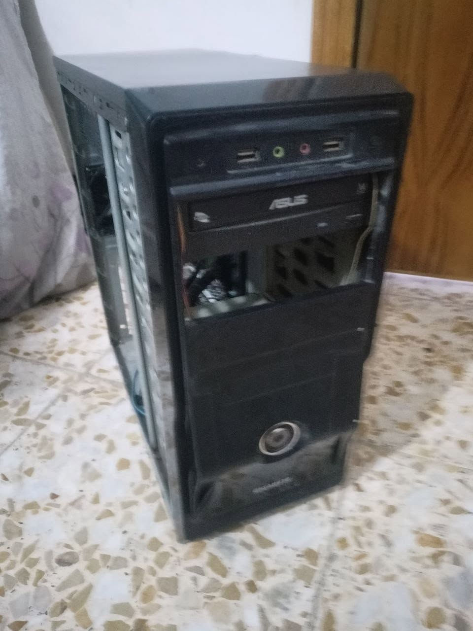 تجميعة مع الشاشة للبيع 

المواصفات : 
المعالج / core i5 3330S 2.70GHz
الرامات / ddr 3 بسعة 8 جيجا بسرعة 1333 
كارت الشاشة / gtx 470 
اللوحة الام ( المذربورد ) /  asus h61m-k
هارد / لايوجد 
الشاشة / 1080 مرنة متحركة  قابلة لصعود والنزول + تدعم displayport
وتدعم 75 هيرتز 

السعر  / 120 الف وبيها مجال

هاتف : ***********
العنوان بغداد - الشعب بغداد, العراق
