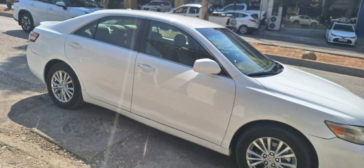 Camry2010 
***********
2 قطعة صبغ بدون دواخل
برشوت سليمة
كير و مكينة نظيف
الغرامات 1.400.000
ينزل من السعر
السعر ٩٥ و مجال
المكان دهوك
