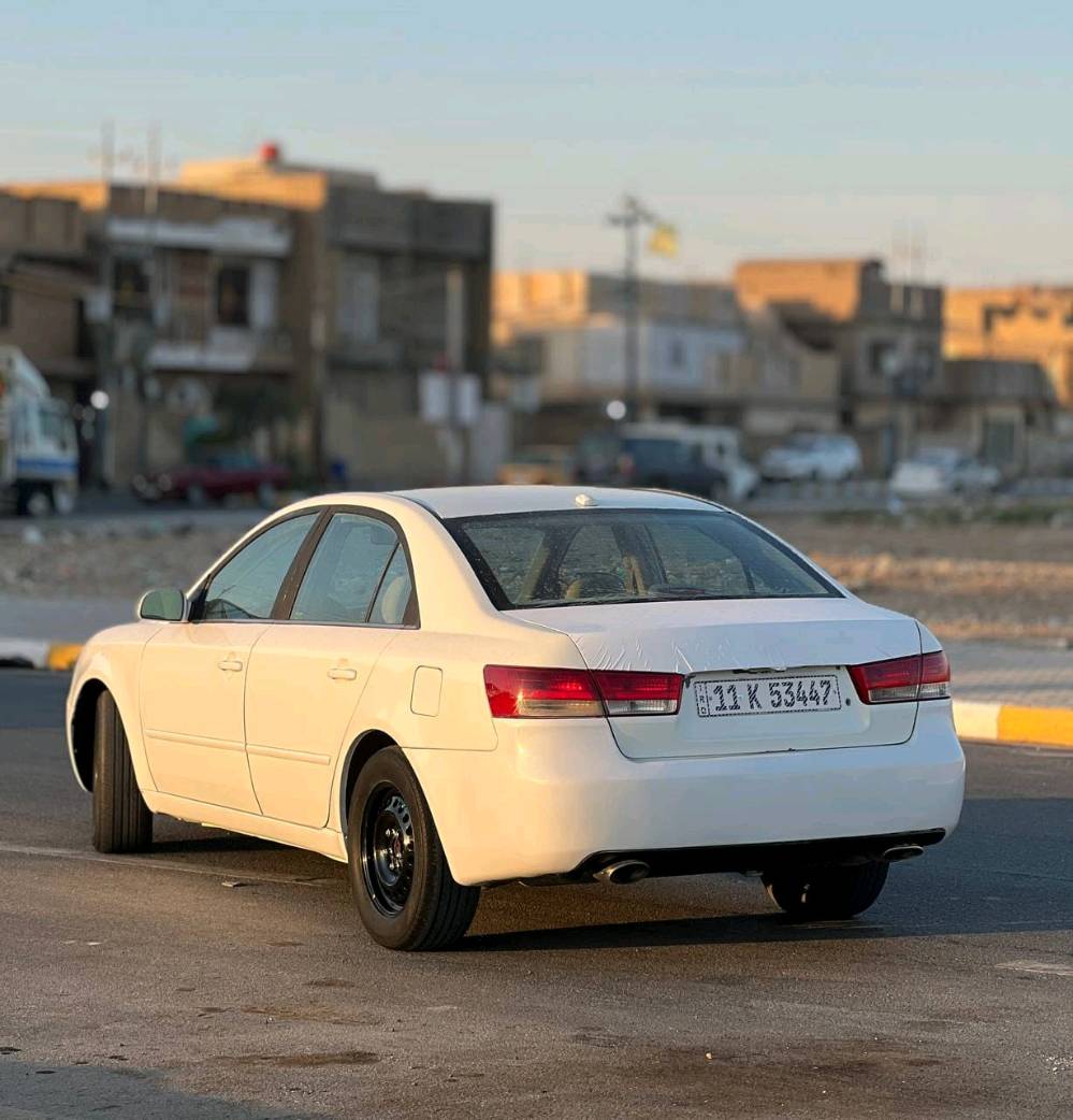 سلام عليكم سوناتا للبيع موديل 2008 مكينه وكير خير من الله حداديه امامي وخلفي جديدة سياره بيها قطعتين بنيدوجاملغ وصبغ عام
