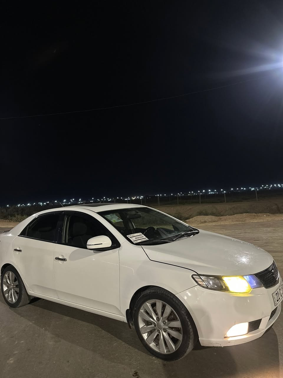 سيراتو موديل2012 السياره بيه باب تبديل وبيه الجاملغ الامامي بارد السياره فتحه بصمه السياره حلوه وجديده حداديه باتري فول السياره وحلوه سعره 100وبيه مجال مكاني ديوانيه ***********
