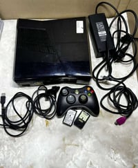 Xbox 360 Slim • مهكر ١٥٠ لعبة • ٢٥٠ جيجابايت