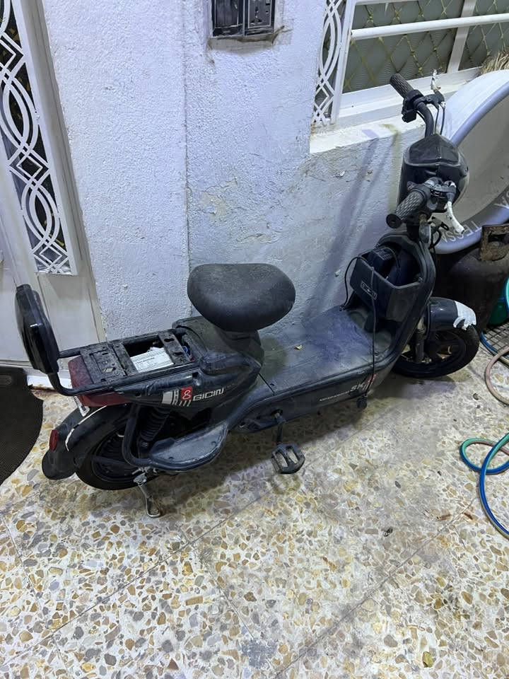 دراجة SK8 شحن
حجم 14
بطاريتها منتهية لازم يتبدلن مادري بيش يعني على زكاطها  متشتغل
قيم وراسلني ***********
