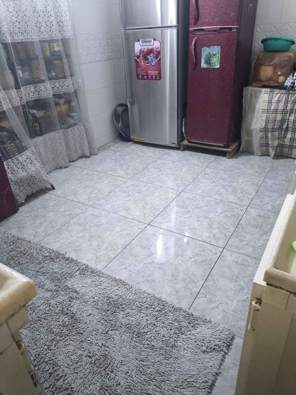 السلام عليكم بيت في دور الشرطة مقاطعه 76 مساحته 200 متر طابو صرف باسمي يتكون ٣ غرف وهول ومطبخ واستقبال بيت نضيف ومرتب موقعة قريب شارع القائد مسافه ٤٠٠ متر كافه الخدمات متوفرة تبليط مجاي ماء منطقه هادئه السعر ٢١٠ للشراي***********
