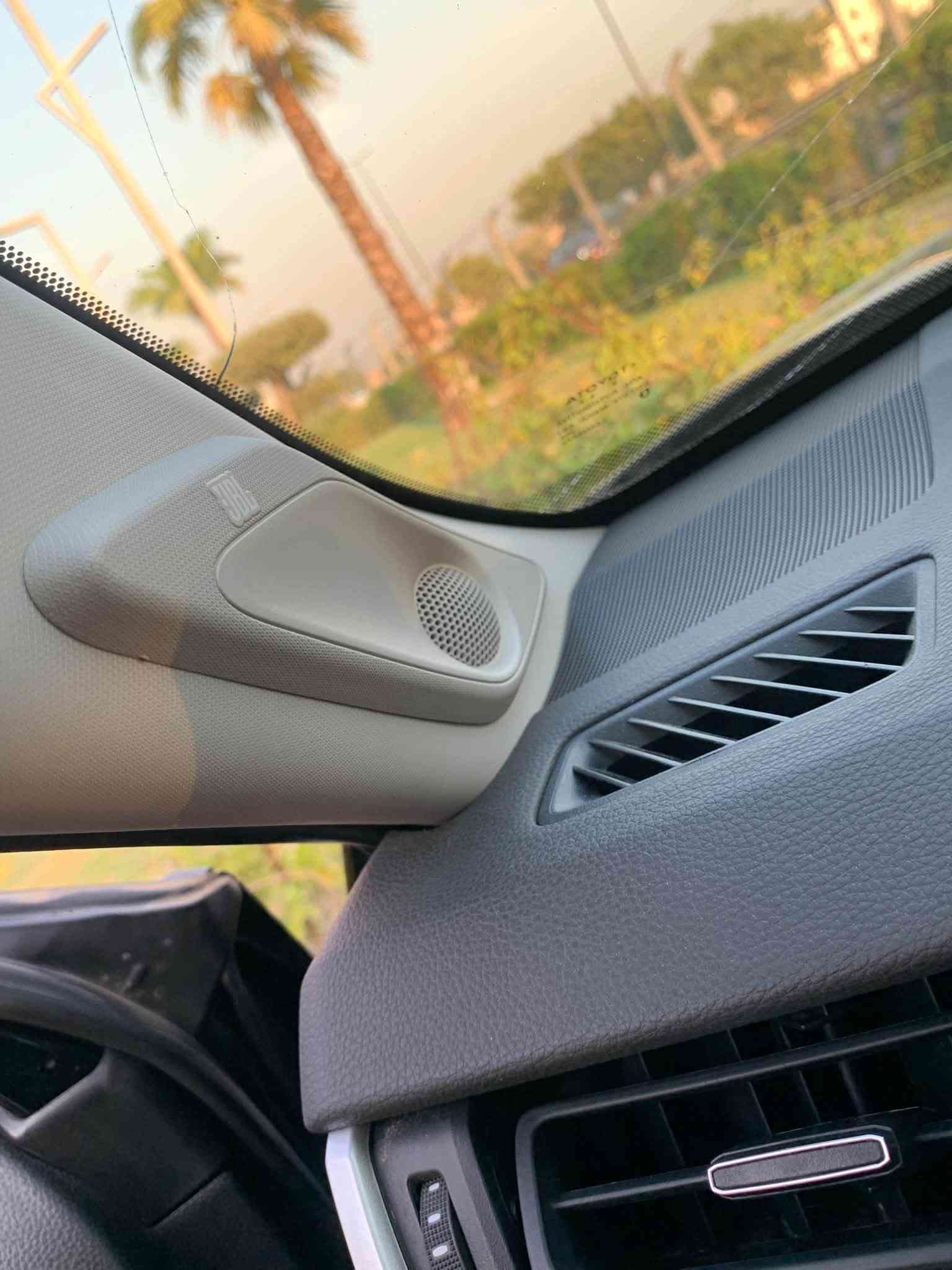 av 4  xLe 2023hybrid
راف فور xle 2023 هايبرد 
الفئه / xle 
موديل السياره /2024 
رقم السياره / بغداد انكليزي / شرط التحويل 
حجم المحرك /2500 هايبرد 4سلندر 
اللون / اسود ملكي 
ماشيه 34الف mi  يعني بعدها بحاله الوكاله 

مواصفات السياره 
كشنات جلد 
تدفئه تبريد بالمقاعد 
كشن كهربائي + 3 وضعيات خزن ميموري

رادار امامي  تحديد مسارات  
، جانبي   نقطه عماء 
، خلفي تحذير اصطدام 

فتحة سقف 
 كامره360 درجه. 

وضعيات القياده 
Eco ,normal ,sport, 
نظام الدفع / 4*4  فورل ويل 
فول تحكمات ستيرن 
صندوق  كهربائي 
تدفئه بالستيرن + تدفئه بالمري الجانبيه 
 هاند بريك بصمه 
اوتو هولد 
اوتو ستارت /auto start 
اوتو ستوب/ auto stop
 تبريد قطعتين 
شحن واير ليس 
مداخل شحن تايب سي 
لايتات led زنون + بك لايت led 
 بصمة ابواب   + بصمة تشغيل + تشغيل عن بعد 
سستم الصوت jbl 🔊🔊
شاشه jbl 🔊🔊🔊
تبريد بيانو 
4 جام اوتو 
ويل كب كروب اسود 
 داشبول ديجتل الكتروني 
 
 حادث الساره شي كلش تافه قبق صنندوق مبدل نفس اللون بلادي فقطططططط بدون صبغ السياره نهائيآ 

السعر 235   وبيعا مجال  للشراي
*********** ابو حمزه

نص مكتوب في الصور:
- ٣:٣٢ ص
- ٣:٣٣ ص
- 26°C