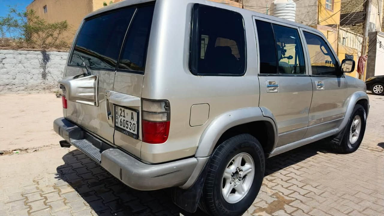 ازوزه للبيع موديل 2001 رقم اربيل
انكليزي تحويل ثاني يوم 
سياره مكفوله من ضربه  وصبغ
كله بلاد مكينه 3500 كير عادي 

بيع او مراوس ب ادوات حسب القناعه 

سعر 53وبيه مجال قليل للشراي 

عنوان بصره  
***********
