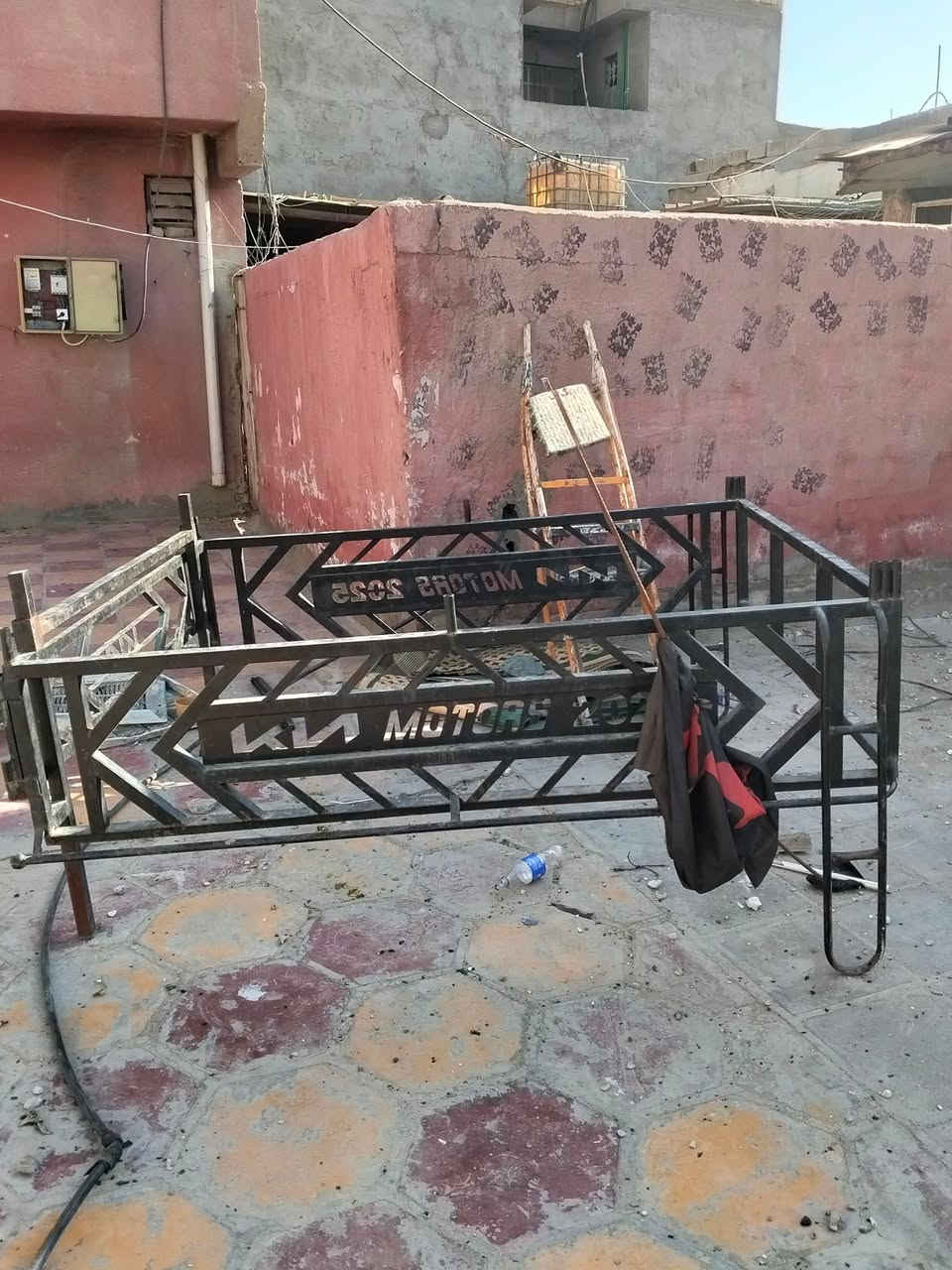 السلام عليكم محجر البيع دمعه نثيه دبل قماره محجر جديد سعر 250بيه مجال للطيبين العنوان بغداد العماري  رقم الهاتف ***********
