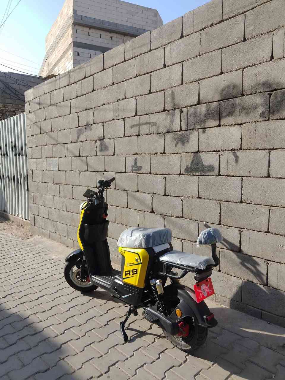 للبيع 300 الف دراجه نضيفه كلش كلشي شغال بيها حتى كهربائيات شغاله بس شوي انتفاخ بل بطاريات من شحن زايد دراجه نضيفه كلش سعر كلش حلو رقمي ***********
