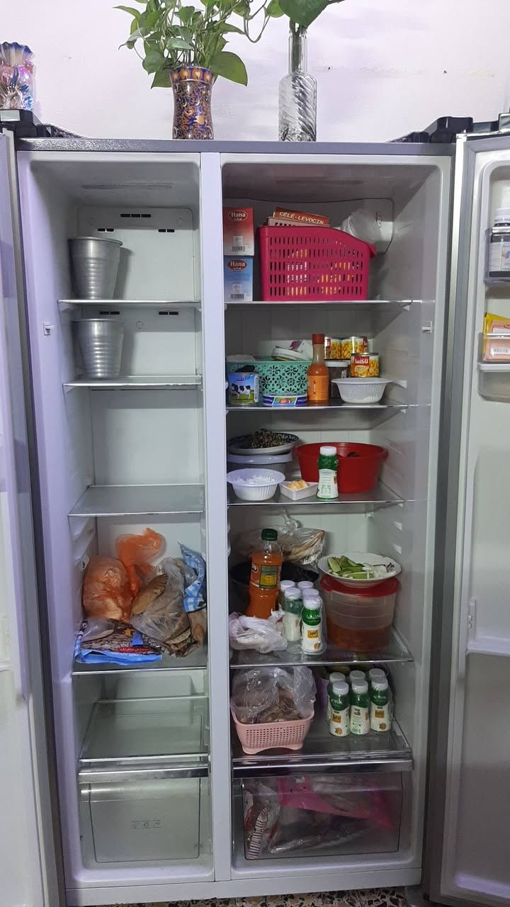 ثلاجه بابين نظيفه ٣٠٠ ***********
