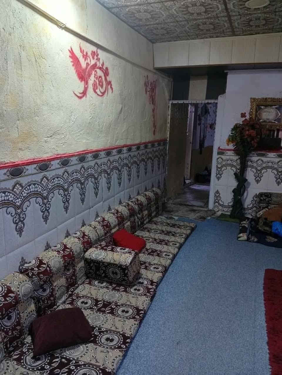 بيت تجاوز للبيع قبله حي الحكيم قرب حسينيه بن مظاهر الاسدي يتكون البيت من غرفتين وكلدور وستقبال ومطبخ وصحيات وبي مساحه ورئ البيت البيت نضيف ومرتب مساحته 150 متر  سعر 11 وبي مجال 
*********** لتواصل واتساب
