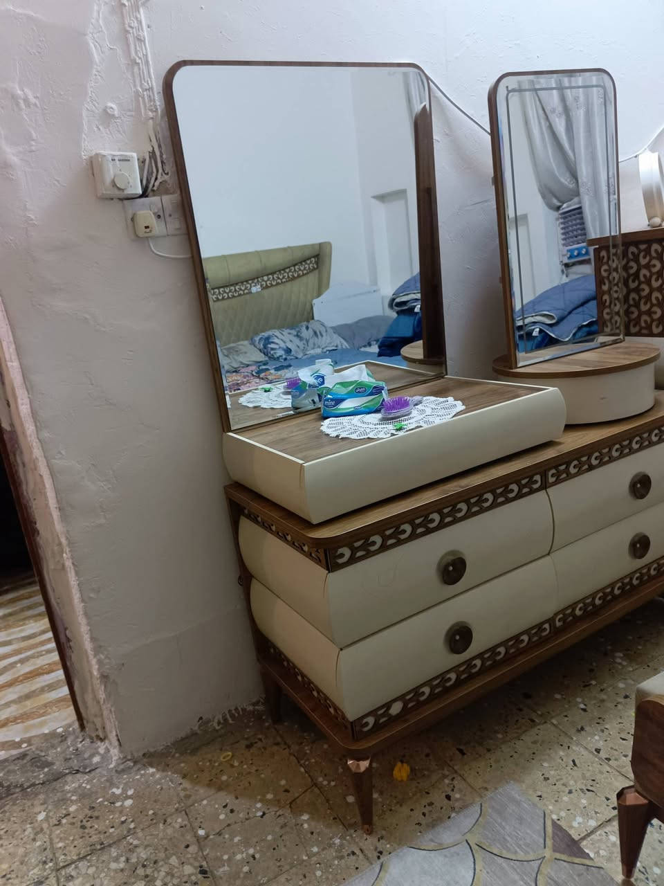 (غرفة نوم للبيع في كربلاء)✨✨
الخشب نوعيه ثقيلة (HDF) 
متكونه من ( كنتور , وجربايه , ميز مرايه , جرارات , وميز جربايه2, وزاويه ) كامله.
(جرارات هايدورليك)
مستخدمه سنه وحده والغرفه نظيفه 
السعر مميز وما موجود بالسوك (600الف وبيها مجال )

للتواصل ***********
