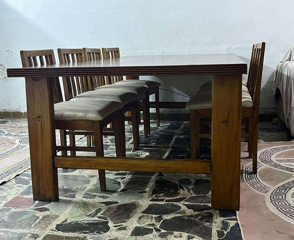 ميز طعام صاج عراقي اصلي 
ثقيل جدا بدون أي ضرر نضيف 
عدد المقاعد 8 
أبعاده مترين أو 44 طول 
متر أو 24عرضه 
مكانه بغداد حي اور جامع الفردوس 
***********
