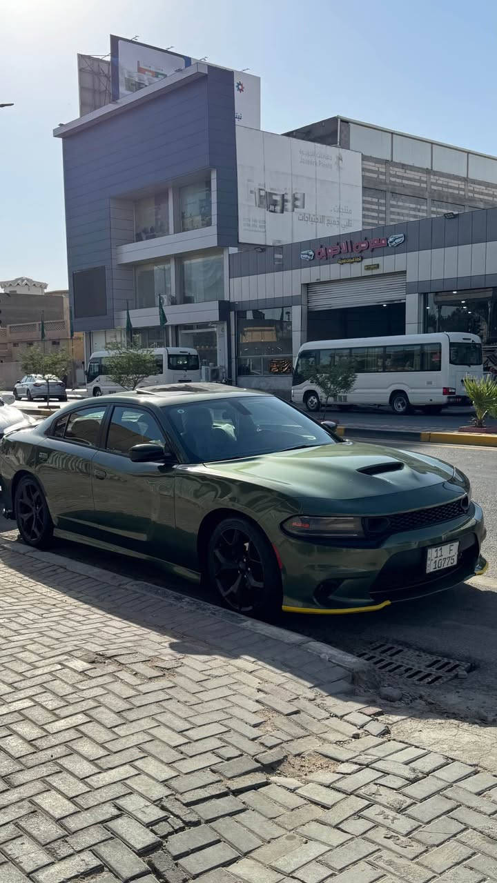 سلام عليكم للبيع المكان البصرة 
جارجر زيتوني SXT 2019 بلاص سوبر تراك 
الحادث : بسيط جاملغ وبنيد من امريكا بدون شاصي وبدون ايرباك (سليم) 
وهنا بالعراق شبر ع كد الايد بالجاملغ الامامي مال السايق
مكينه وتبريد كفالة 
(بيها مشكلة بالگير مرات يلطش ؏ نمرة ويقفل عليها
لازم ارجع اطفي السيارة واشغلها وترجع طبيعي ) 
رقم بغداد باسمي تحويل مباشر ماشيه 94 ميل 
السعر (210) مجال بسيط
***********
كت دعاميات وبنيد SRT
عدسات زرع تغيري جميع الالون
شاشة كار بلي 
تخم تاير ويل 20
صور الحادث بالمنشور
السياره فول سلايت روف فتحه
كاميرا حساس خلفي تحكم ستيرن 
تشغيل عن بعد
وباقي مواصفات الجارجر عدى الجلد
السيارة استخدام شخصي البصرة, العراق
