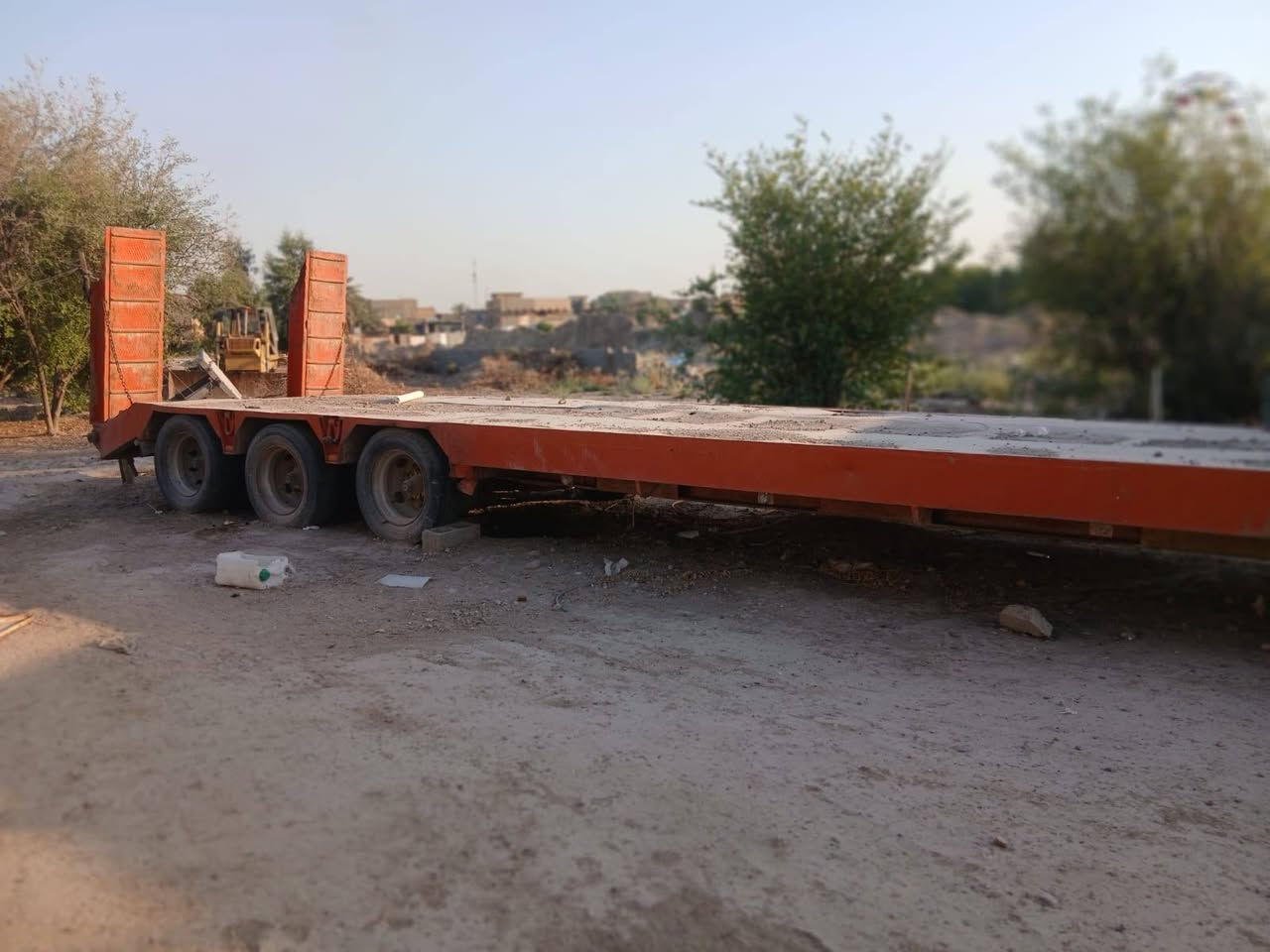 السلام عليكم للبيع لودر الطول١٠ونص م العرض ٣٢٥م امريكيه ثلاث دناكير *********** بغداد جرف النداف معرض ابن المدائن @

