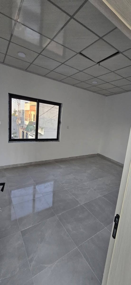 ✨ داران للبيع – حي الملايين الثانية | مجمع الملك ✨
🏠 طابق ونص – بناء 2026 – تسليم مفتاح

📐 مساحة كل بيت: 100م²
📏 الواجهات: 9م و10م
💧 ماء | ⚡ كهرباء | 🧱 تبليط
📍 المدخل مقابل مول الهيكل

تفاصيل البيت:
🔹 الطابق الأول: استقبال + مطبخ + هول + غرفة نوم
🔹 الطابق الثاني: غرفة نوم + بيتونة
🔑 تسليم مفتاح

📞 للاستفسار 
***********
***********
