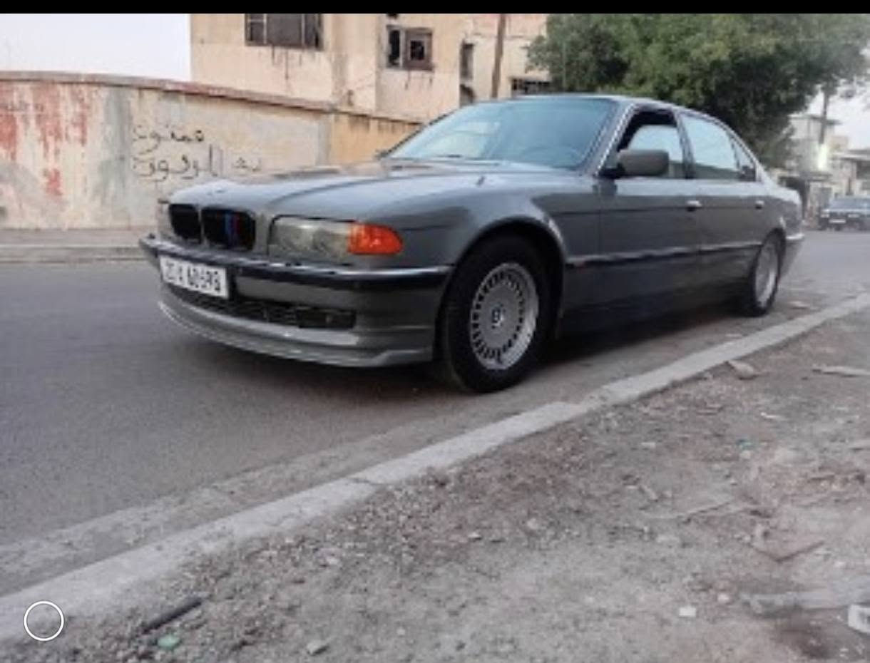 خفاش 740 معروفه مواصفات الخفاش السياره مال جناي جاهزه من كلشي حداده تبريد تخم تاير لايت زنون . محدث الفين رقم جديد بأسمي رايده 90 وبيه مجال 
***********
