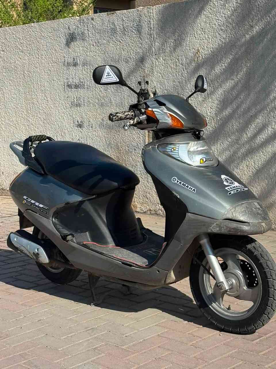 السلام عليكم عيوني دراجه نضيفه وحلوه مال جناي
سبيسي ياباني سرعه 100 كابريتر 

دراجه مكينه مفتوحه مجفته ولفات فقط شغل 
نضيف ومرتب نكرف سلف دراجه 

وشادله تايرات زوج جدد تاخذه ربع متصرف عليه

كفرات ختم واحد بلادي ✅ 

كهربائيات شغاله لوووك ✅ 

مكينتها اشك الكاع ✅ وخرسه

اشاير يمنه ويسره ✅ 

اوراق موجوده كامله ملفيس 📰✅

مكاني بغداد الاسكان قرب منصور  ***********

سعر 425 وبيه مجال
