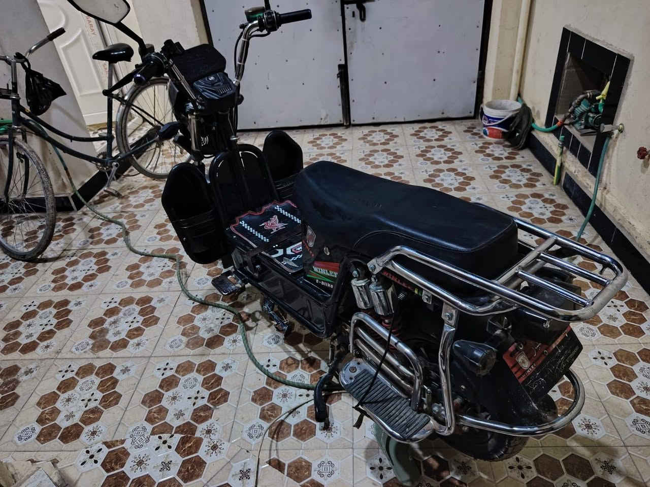 دراجه شحن هارلي نضيفه استخدام سنه بطاريات نضيفه دراجه جاهزه سعر الدراجه 600 وبيها مجال الرقم الهاتف *********** يوجد واتساب
