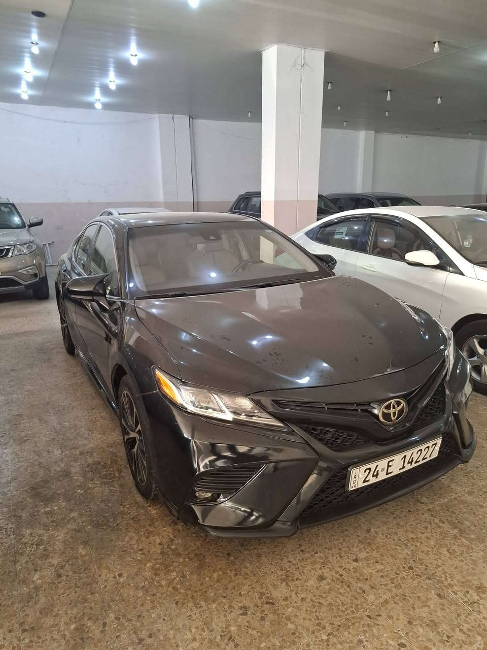 كامري ٢٠١٨ camry 2018 se
ضرر بوند صبغ فقط و ماشية 98mil و سعر 157 و بيها مجال 
رقم الهاتف/***********
