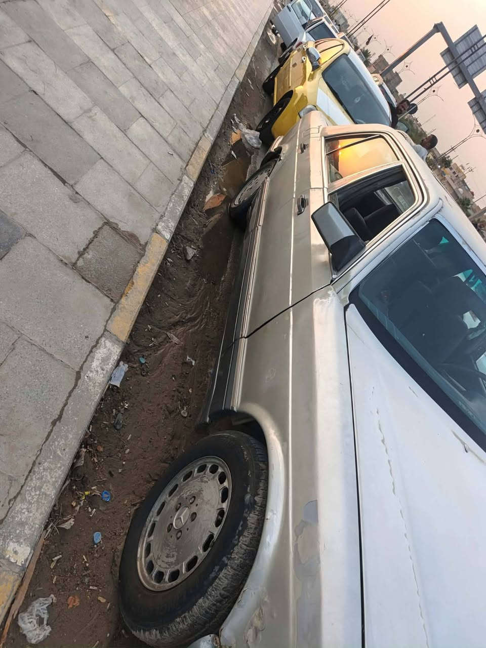 سلام عليكم مارسيدي للبيع مديل 86 رقم بغداد بسمي سنويه صارلها شهرين من ساقطه مداور ثاني يوم سياره مكينه وكير وحداديه وكهربائيات كامله جام كهربائي مكاني ناصريه مركز ب ٢٠ وبيها مجال ه ***********

