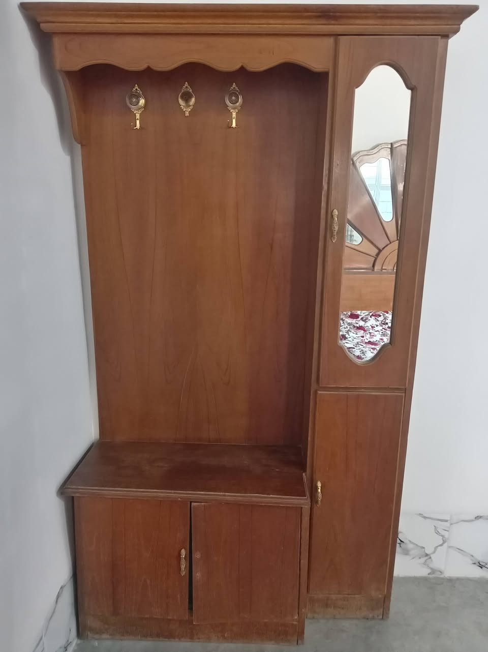 سلام عليكم
تخت ومرات وزاويه السعر ٢٠٠

***********
