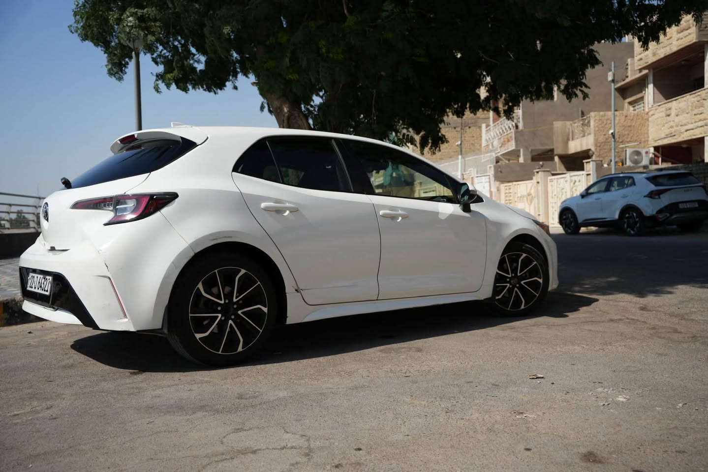 رجعت نزلت السعر بسبب الناس الفارغة الي تكول راح اجي وماتجي واني مستعجل على بيعتها 

كورلا هاتش باك 2019
نص فول تدفئة كشنات تدفئة ستيرن تحكمات ستيرن شاحن لاسلكي نقاط عمياء وكلشي ما عدا الفتحة 

السيارة وارد كندي ماشية 76 ميل ودعمتها خلفية وموجودة صور السونار 

السيارة معتني بيها كلش من دهن وبنانزين وكلشي بيها نقوصات بسيطة 

سعرها 110$ وكلش منزل منها وبالعافية للياخذها

***********

