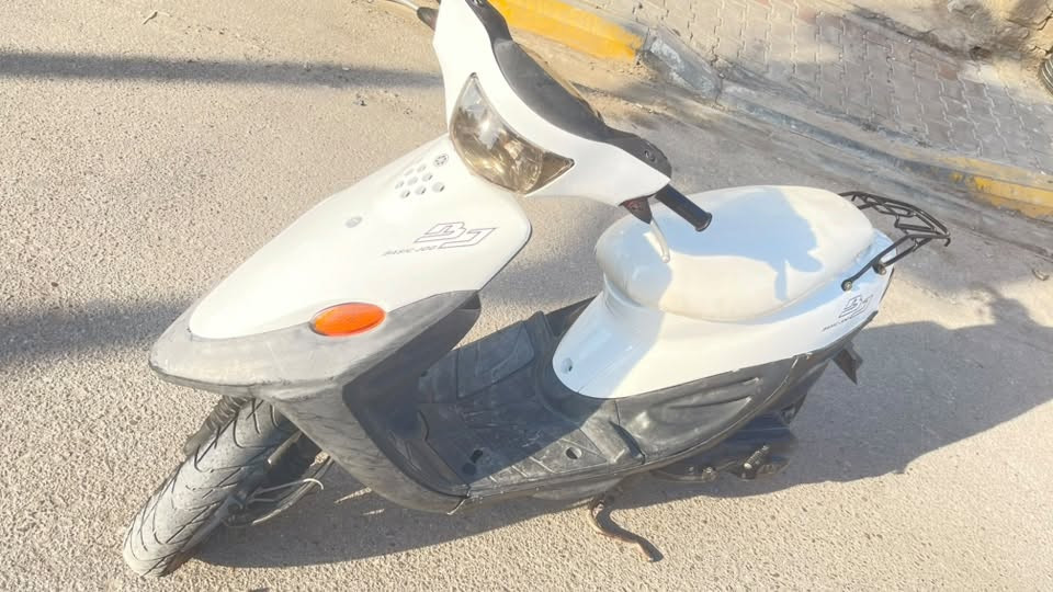 سلام عليكم دراجة بيجي فحل صفر جاج نضافة 100% مكينة ناعمة كهربائيات كلهة شغالة الدراجة نگرة سلف مفتوحه مره وحده تجفيت مضبوط ماناقصة برغي واحد ماعدا صوت بالگير  السعر 500 رقمي ***********
