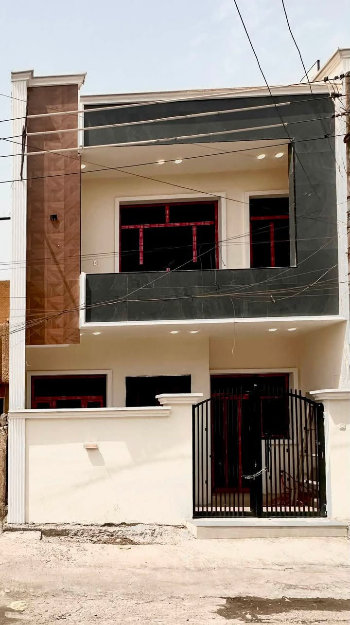 السلام عليكم
🌟 للبيع – دار حديث البناء  (زيرو) 🌟بناء 2026 
📄 طابو صرف – سكني – جاهز للسكن 

📍الموقع:
بغداد / البياع / حي الري – قرب شارع قطر الندى
المساحه /
* المساحة: 90 م²
* الواجهة:* 6 م
* النزال:* 15 م
3 غرف نوم   +. 2 خدمات صحية
درج مرمر ، محجر جام ،ارضيه بورسلين هندي ، باب قاصه تركي 
 الطابق الأرضي:
* مدخلين 
*  مدخل  مطبخ سيراميك
*مدخل  استقبال 
* هول حولي كبير 
* غرفه نوم ارضيه 
* خدمات صحية
* مناور 
الطابق الثاني:
* 2 غرفه نوم 
* خدمات صحية
* بيتونة
* سطح أمامي وخلفي
* ⁠
📍 العنوان: بغداد / الكرخ / حي الري
📞 للاستفسار والاتصال: متوفر واتساب 

***********
***********

