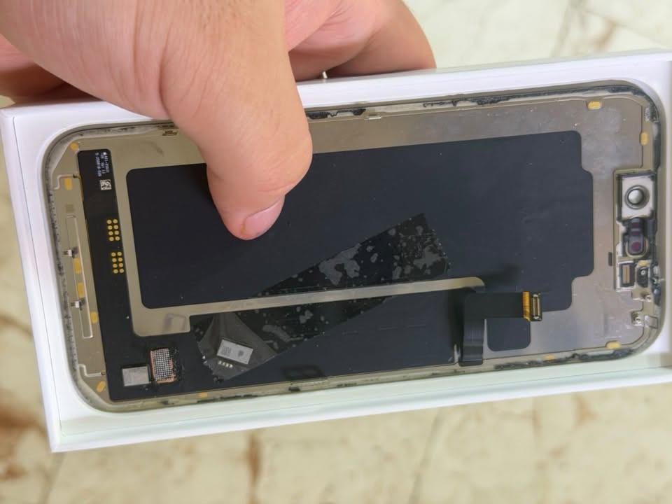 ايفون 17  بروماكس
ذاكره 256 
بطاريه 93
مبدل شاشه نوعيه زينه والشاشه القديمه موجود بيهه نقطه
السعر مليون و150
مكاني نجف
تواصل ***********
