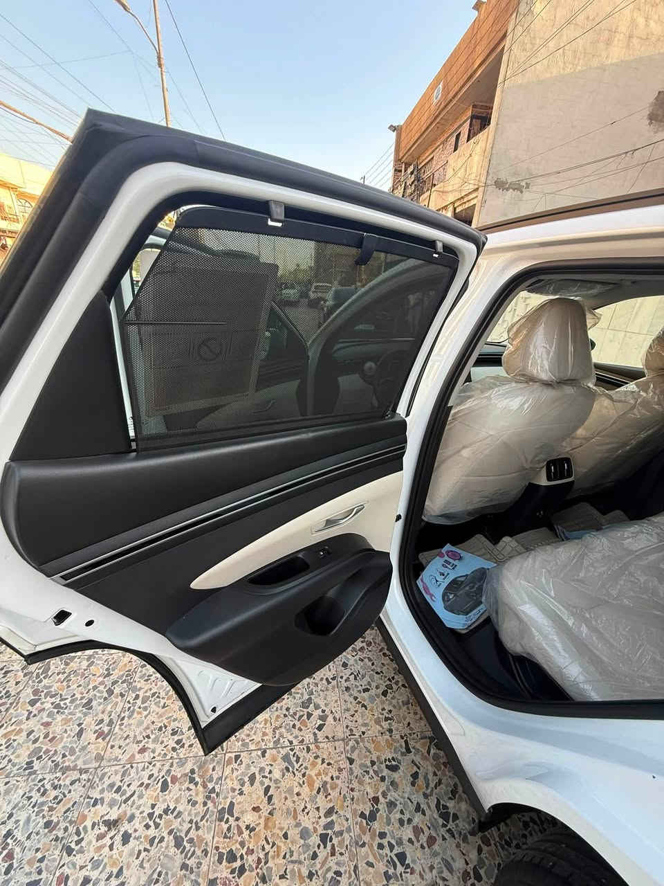 � للبيع توسان خليجي 2024 🚘
السلام عليكم ورحمة الله وبركاته 🌹

سعر السياره 217 ورقه 
متحصل هيج سعر اقل 
عنواني بغداد المنصور شارع الاميرات او الداودي
*********** رقمي التليفون موجود واتس واتصال 
🔥 هيونداي توسان خليجي موديل 2024
✅ السيارة مكفولة
✅ ماشية 43 ألف كم
✅ محرك 2000 CC
✅ دوش خليجي
✅ فول مواصفات ما عدا البانوراما
✅ تشغيل عن بُعد
✅ بردات خلفية بلادي
✅ كشنات كهرباء
✅شاشه دجيتل سرعات 
✅انضميه قياده ايكو سبورت نورمل 

🔹 السيارة نظيفة وحالتها ممتازة
🔹 ملاحظة: بارد بالصندوق أصبعين ورصعة فقط

📍 سيارة خليجي ومواصفاتها حلوة، والجاد يتفضل للفحص والمعاينة
