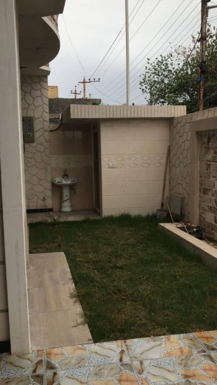 بيت للبيع بمساحة 200 متر 
الواجهة 10م × النزال 20م
طابق ونص – بناء حديث
📍 الموقع: سبع البور، منطقة الألف، على شارع 40 مباشرتا ، مقابل الضباط
🛏 يحتوي على:
▪️ 3 غرف نوم
▪️ استقبال 
▪️ مطبخ
▪️ هول
▪️ 3 حمّامات
✅ الدار جاهزة للسكن

📲 للاستفسار والمعلومات:
☎️ ***********
📱 واتساب: ***********
📱 واتساب: ***********
