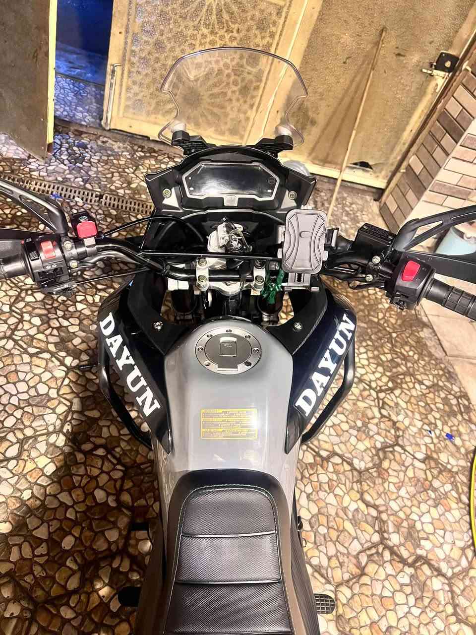 سلام عليكم شباب دراجة دايوان محرك 300cc
الدراجة جديدة بحالة الوكالة ماشيه 9000 وقابل لزيادة دراجة مامشتغل بيها استخدام شخصي مديل 2025 ويل كب نازلة 2026بشهر 6 صارلها 3 اشهر بشارع مكاني بغداد الدورة الرقم *********** موجود واتساب 
شباب جماعت التلاثه لحد يطبلي ويتعب نفسه ويتعبني حبايب 
تحويل ثاني يوم رقم اربيل 
السعر 3250 الف عراقي
