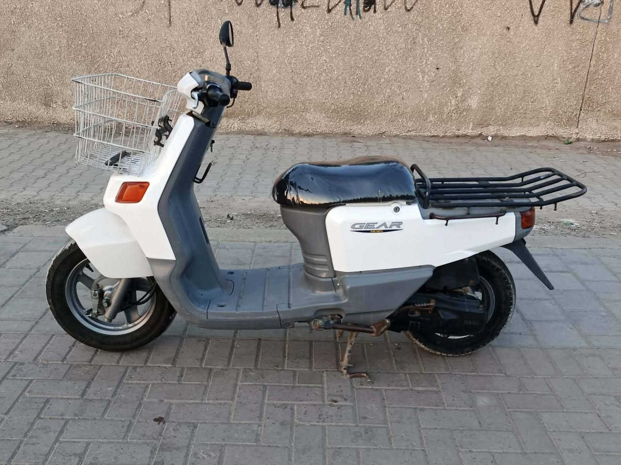 دراجه بيكم فحل بلاديه مكينه شرط على وضع الشركة جيب وياك فيتر يفحصه شرط اذا مو بلاديه تاخذها هديه مني الك كهربائيات كلهه شغاله استان صفح كهربائي شغال  زوج تايرات جدد اوراقها موجوده العنوان جميلة  السعر 525 
الرقم *********** الشراي يتصل
